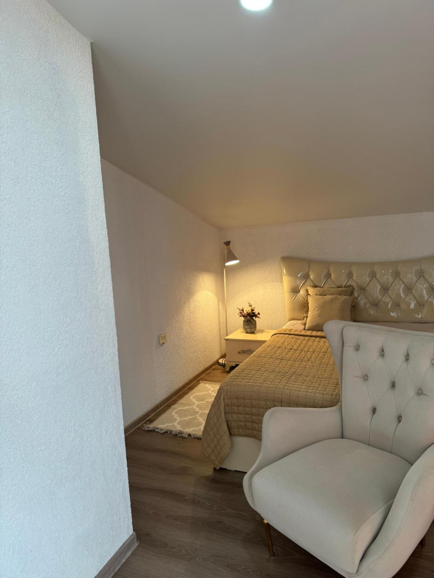 Guest House Elene Gori Esterno foto