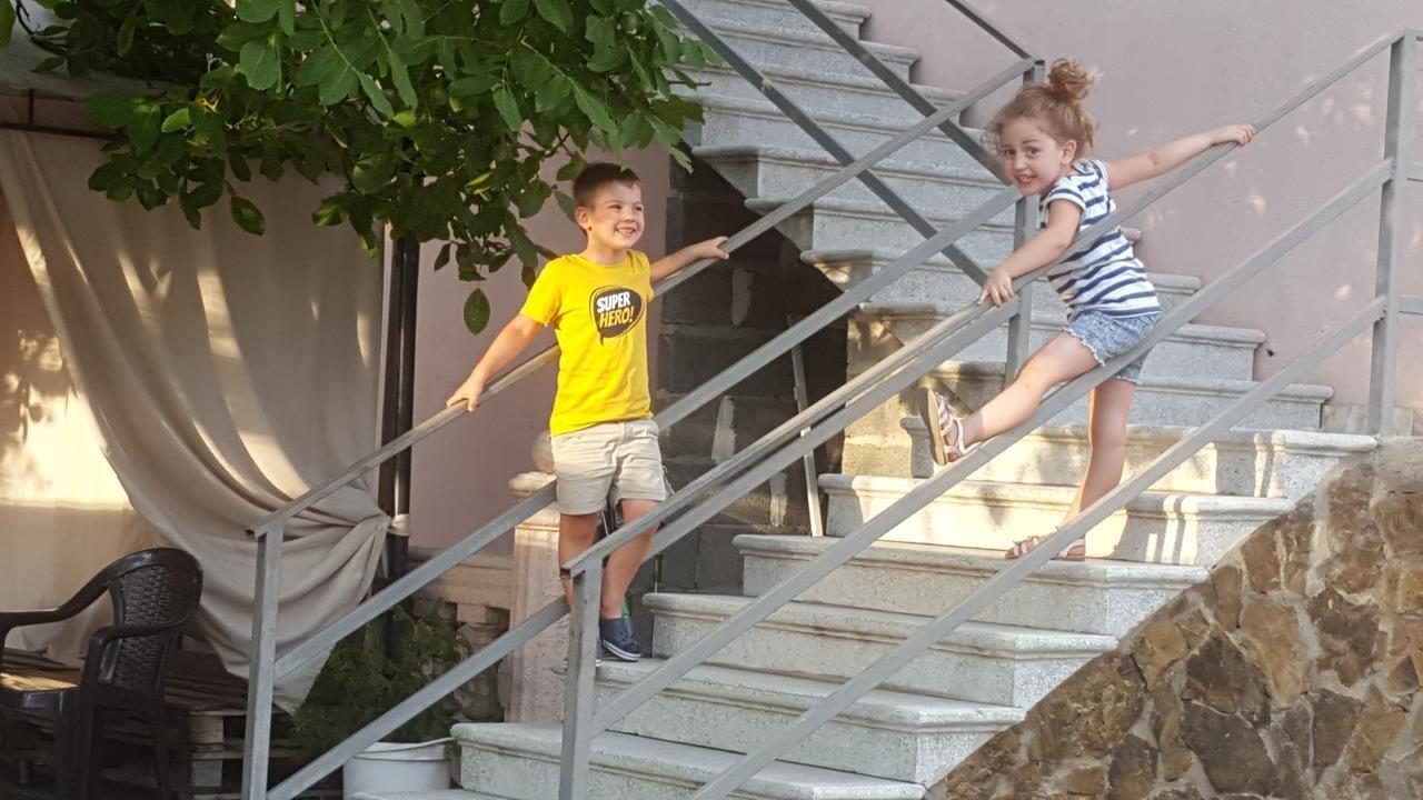 Guest House Elene Gori Esterno foto
